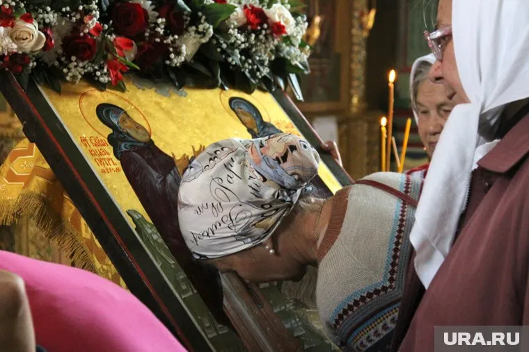 Совет атаманов считает целование икон во время вспышки заболевания опасным