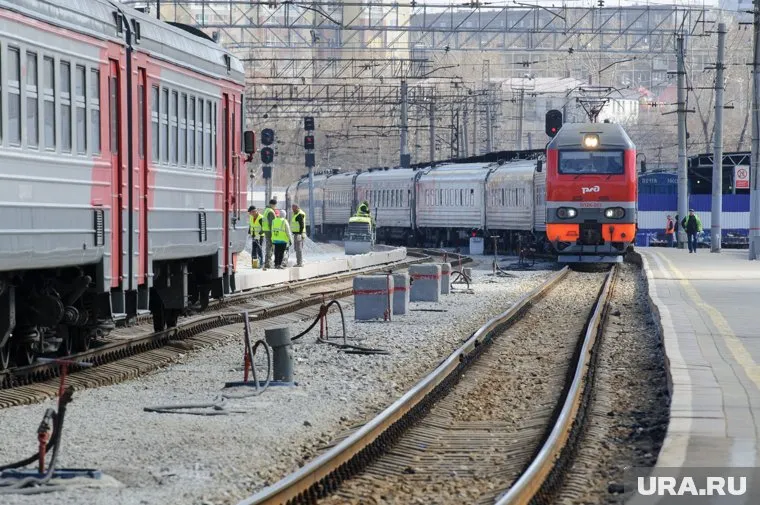 В пути подростков сопровождали пять тренеров