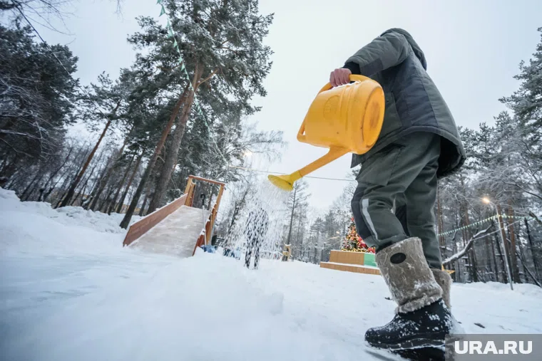 Горожане поехали кататься с горок 