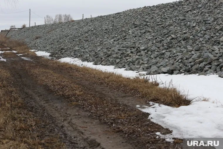 Накануне завершено возведение очередной земляной насыпи в поселке Дом Отдыха