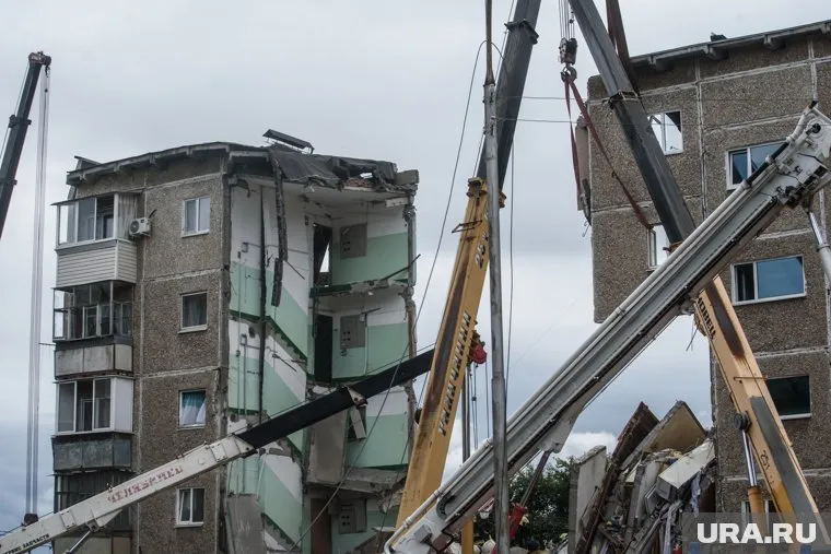 По одной из версий, газ мог взорваться в квартире, где собралось 4 ребенка