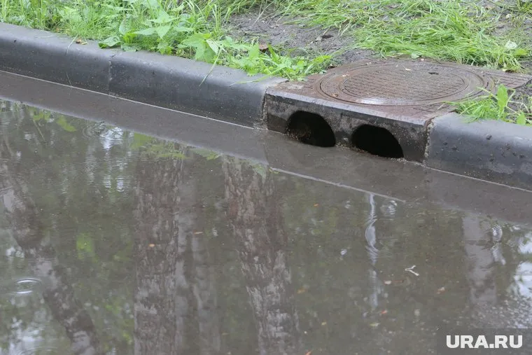 В поселке Кирпичный вода зашла на дороги