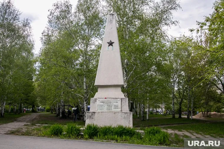 Разваливающийся памятник стоит в поселке Введенское (архивное фото)