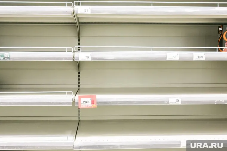 В Екатеринбурге из-за непогоды опустели полки в магазинах (архивное фото)