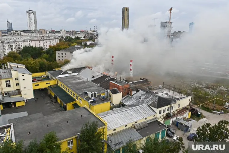 На заводе не сообщали о пострадавших во время пожара