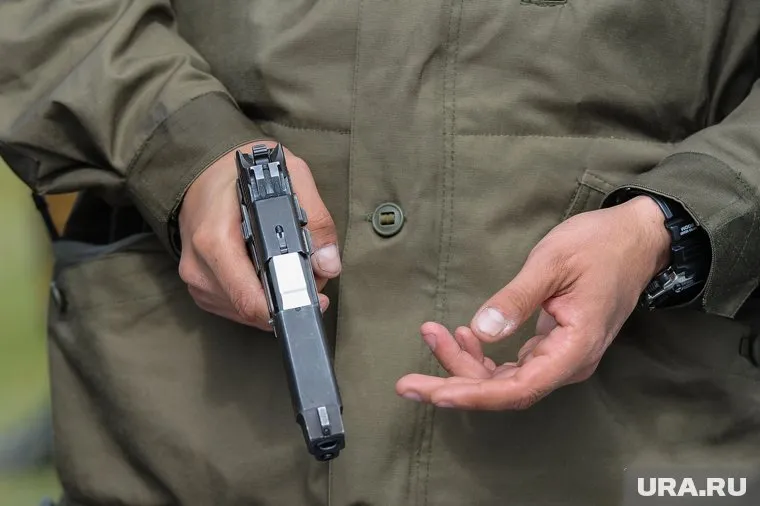 Машину нарушитель повредил из пистолета для страйкбола