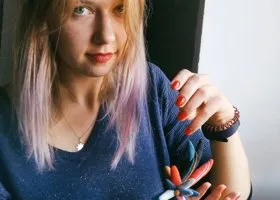 Художницу из Екатеринбурга оштрафовали за репост песни в соцсети