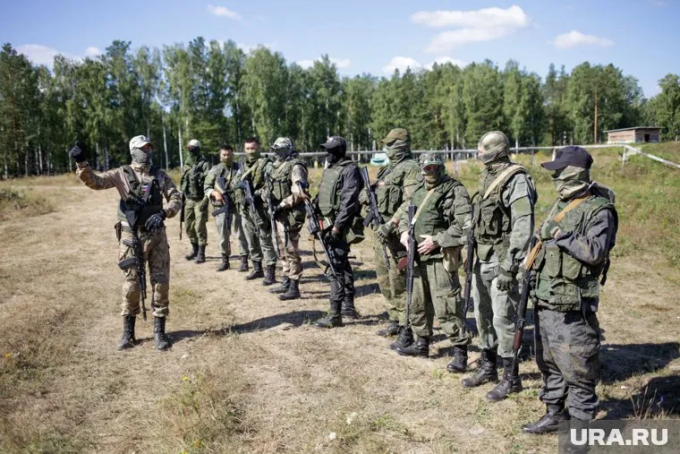 В феврале наблюдалось примерно 65 процентов поддержки и около 25 процентов несогласия относительно вопроса СВО