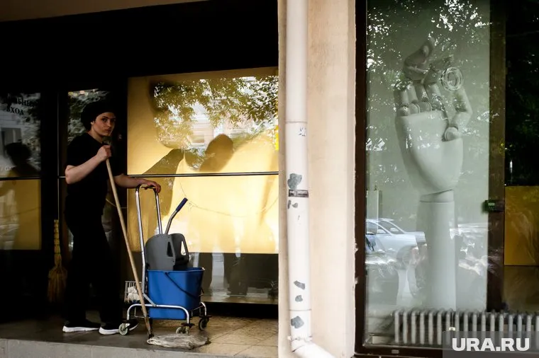 Уборщица заявляет о создании нездоровой атмосферы в коллективе