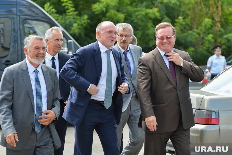 В мэрии Копейска сплетничают, что губернатор Борис Дубровский (справа) прислал в Копейск сменщика Владимира Можина (слева)