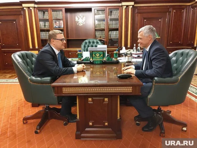 Алексей Текслер (слева) встретился с Валерием Гартунгом в своем кабинете