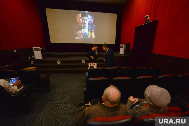 Кино на большом экране становится доступным даже в деревнях (архивное фото)