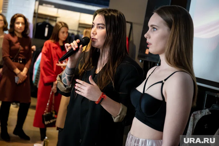 Рада Русских (слева) прославилась после попытки баллотироваться в президенты