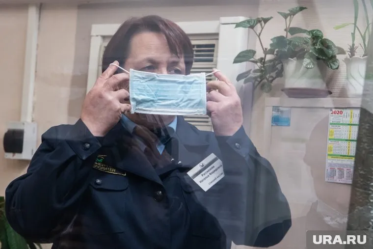 Роспотребнадзор рекомендует избегать скоплений людей и следить за личной гигиеной