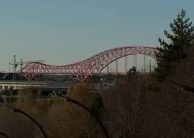 Красный дракон: как мост в Ханты-Мансийске стал одним из символом ХМАО