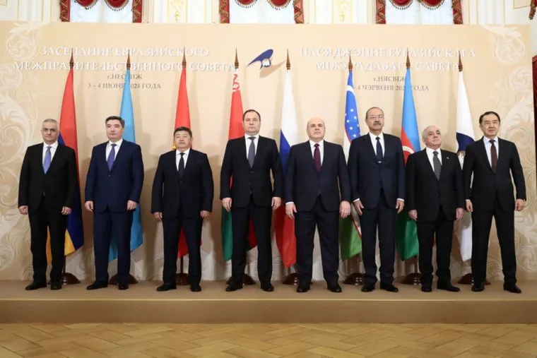 Мишустин. Несвижский замок