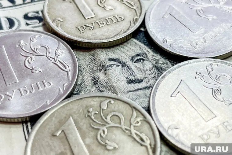 Спрос на валюты стран Запада падает, сказал Максим Чирков