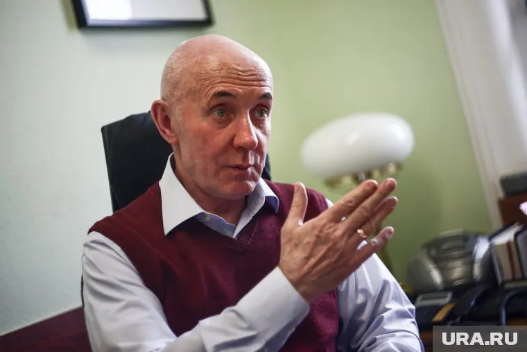 По мнению Юрия Синельщикова, у РФ есть более важные проблемы, чем уточнение названий должностей