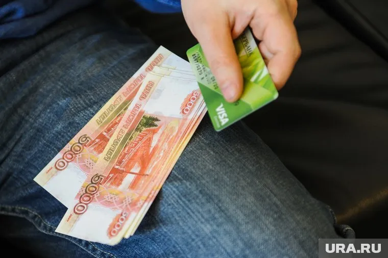 За два года «мимо бюджета» на банковскую карту перечислили более полумиллиона рублей