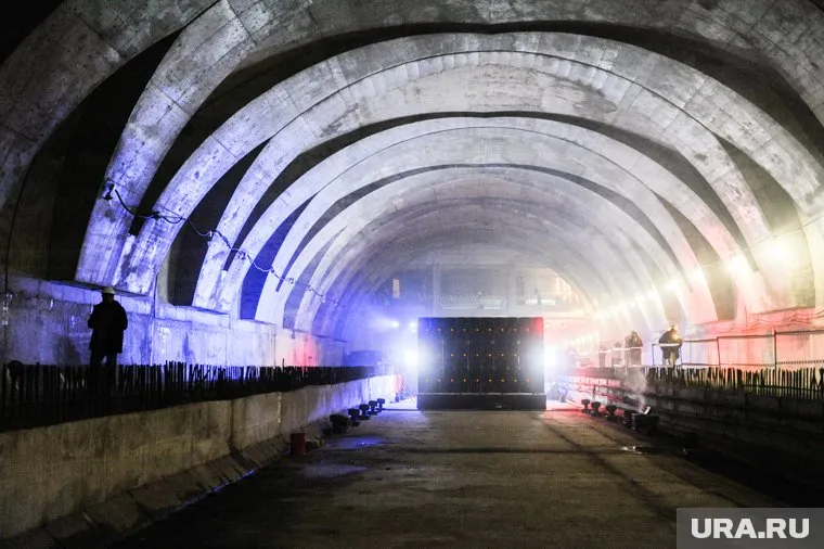 Взрывное устройство предположительно находилось под вагоном поезда, передает РБК