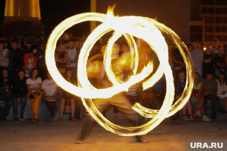 Каскадер не сумел выполнить трюк с горящими кольцами (архивный снимок)