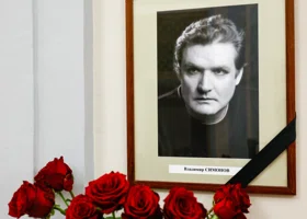 «Будто кусок души оторвали»: проникновенные кадры прощания с Владимиром Симоновым