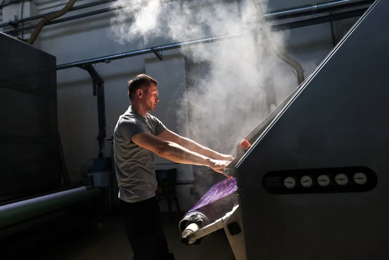 Премьер-министр России Михаил Мишустин во время своего посещения техно-парка "Калибр". Москва