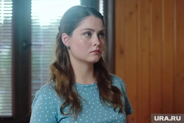 Близняшки очень похожи друг на друга, но стараются играть разных героинь