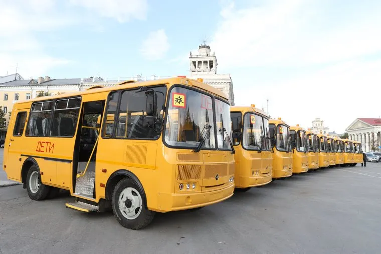 Вручение ключей от новых машин скорой помощ црб. Курган НЕОБР