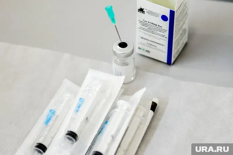 «Омикрон» отступит, если будет привито 80% населения, считает специалист