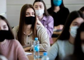 Вспышку кори выявили в крупнейшем российском вузе