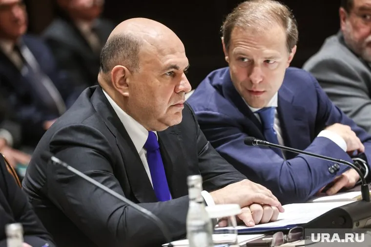 Премьер-министр РФ Михаил Мишустин и вице-премьер Денис Мантуров представили новую стратегию развития автопрома