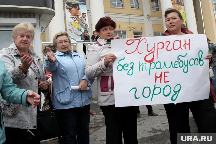 Новый владелец контактной троллейбусной сети решил срезать провода