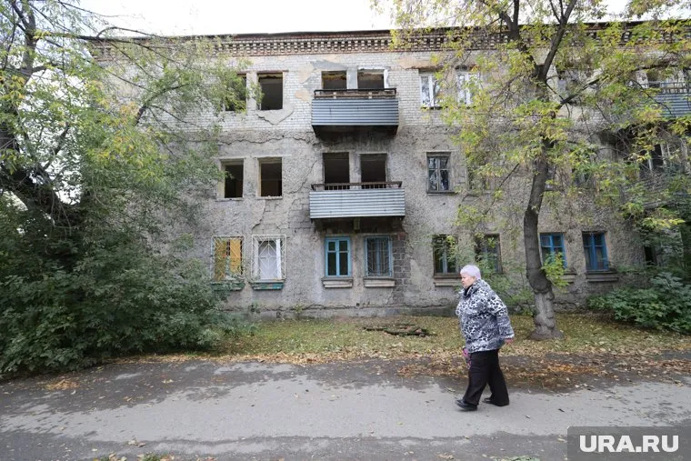 В Кургане из разрушающегося дома срочно выселили жильцов