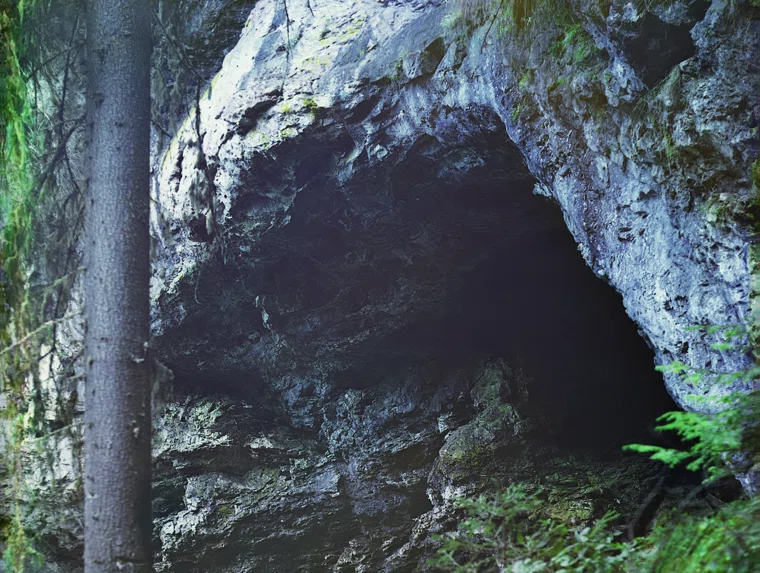 Пещеру сфотографировали в 1910 году, а исследовали после 2010 года