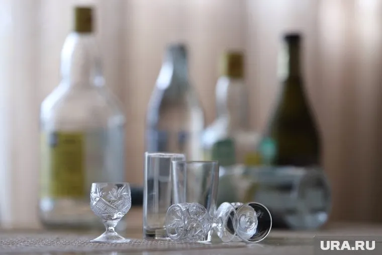 16 жителей получили отравление метиловым спиртом