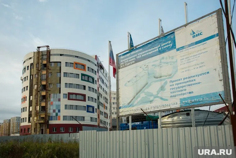 Подрядчик несколько раз срывал сроки сдачи центра, а затем потребовал увеличить стоимость строительства