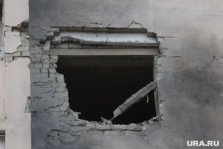 Тела погибших нашли под завалами здания