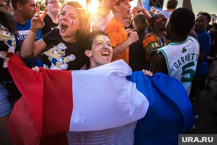 В французском городе Монпелье начались массовые беспорядки после выхода сборной Франции в финал ЧМ