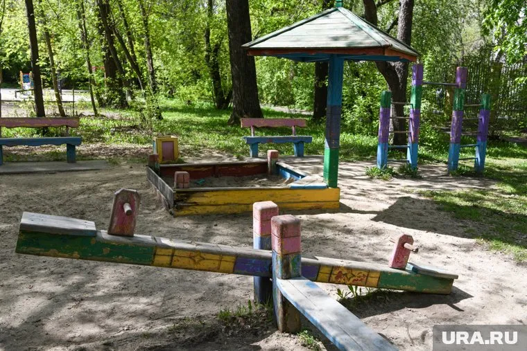 Жители Нижневартовска возмутились сносом детской площадки управляющей компанией