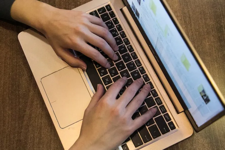 Ноутбук, деньги, интернет покупки. Москва