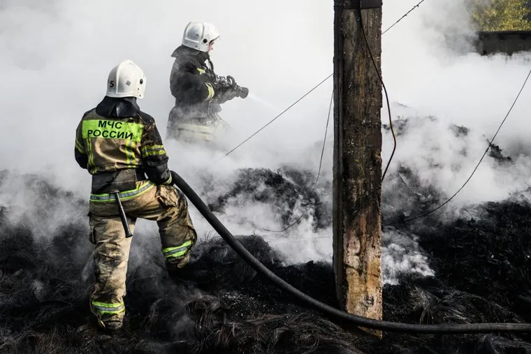 Пожар на окраине Уралмаша. Екатеринбург