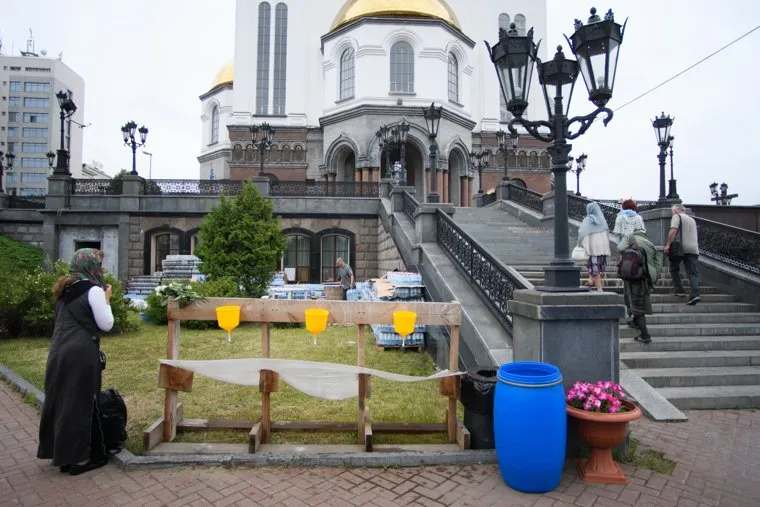 Подготовка к Царским дням у Храма на Крови. Екатеринбург