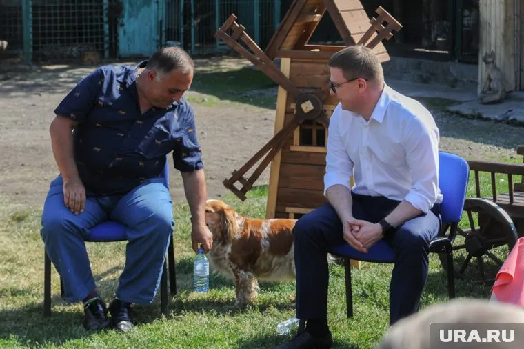 Карен Даллакян (слева) впервые обрушился с критикой на Алексея Текслера (справа)