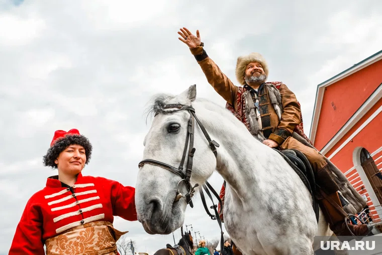 В Усолье-Сибирском казачий атаман приехал голосовать верхом (фото из архива)