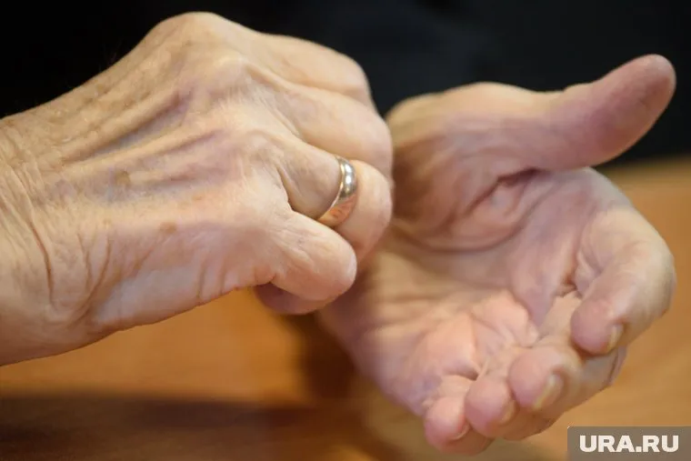 В результате нападения 98-летняя женщина получила тяжелые травмы