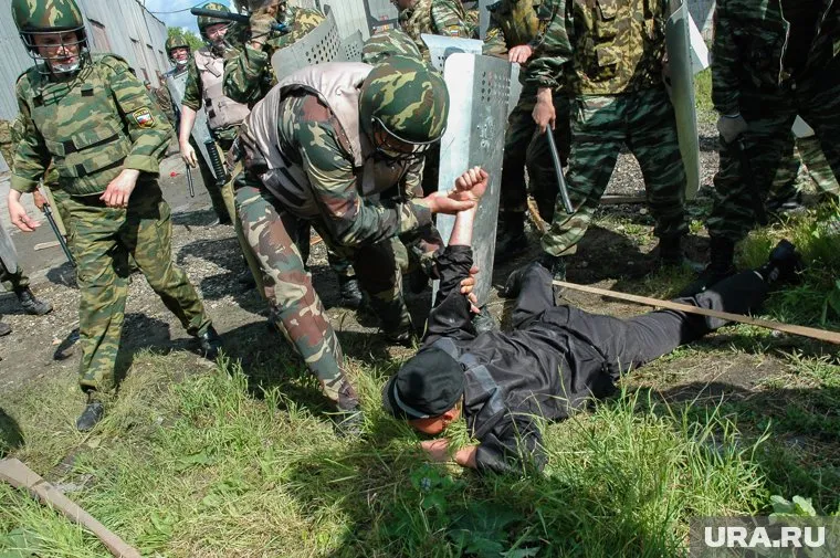 Начальника колонии в Невьянске обвиняют во взятке