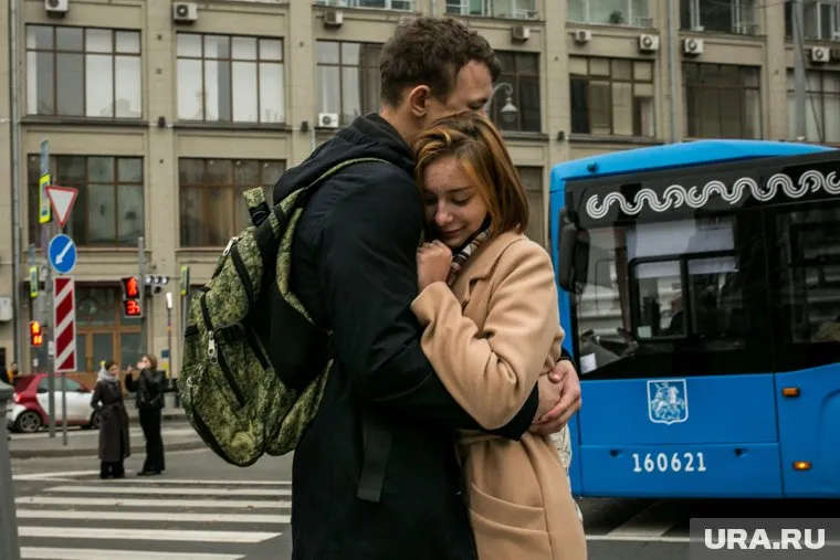 Объятия снижают риск развития гипертонической болезни, сказал Владимир Хорошев