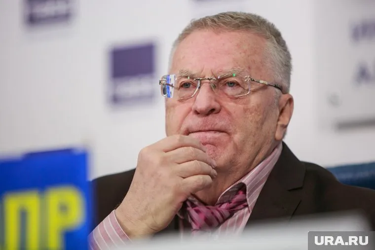 Жириновский хочет, чтобы его похоронили рядом с Брежневым