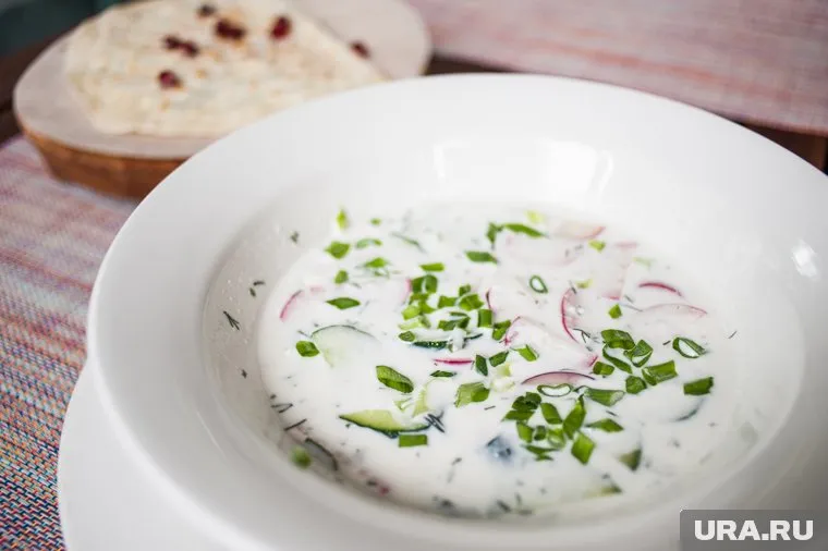 «Окрошка» и «крошево» — однокоренные слова, соответственно, окрошка — то, что покрошили